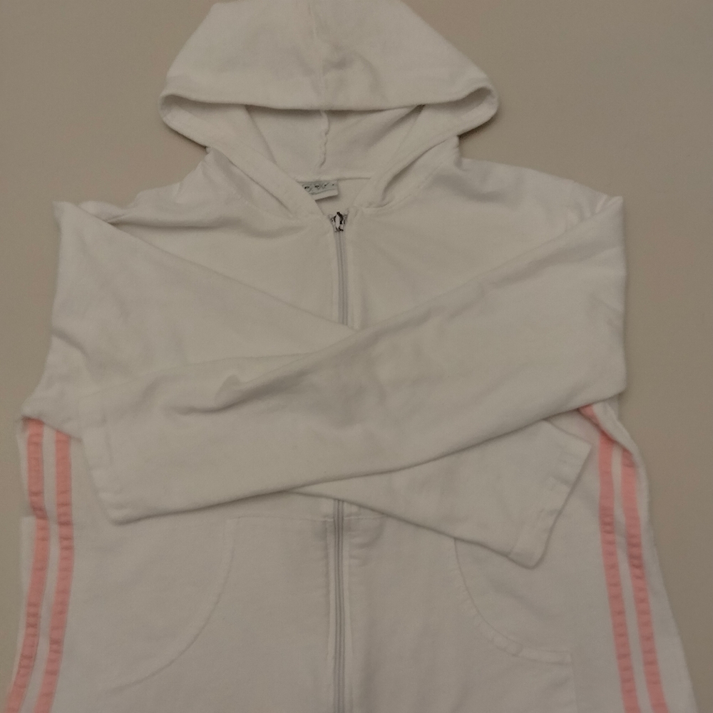 GW Sport hoodie with front pocket. W M